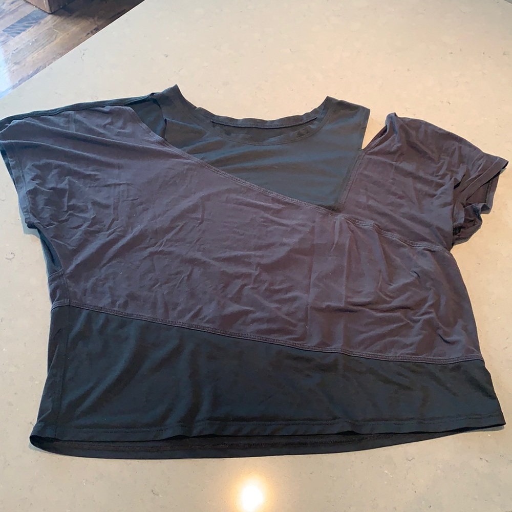 Lululemon cropped t shirt